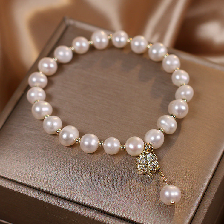 Freshwater pearl four-leaf clover bracelet, clasp detail