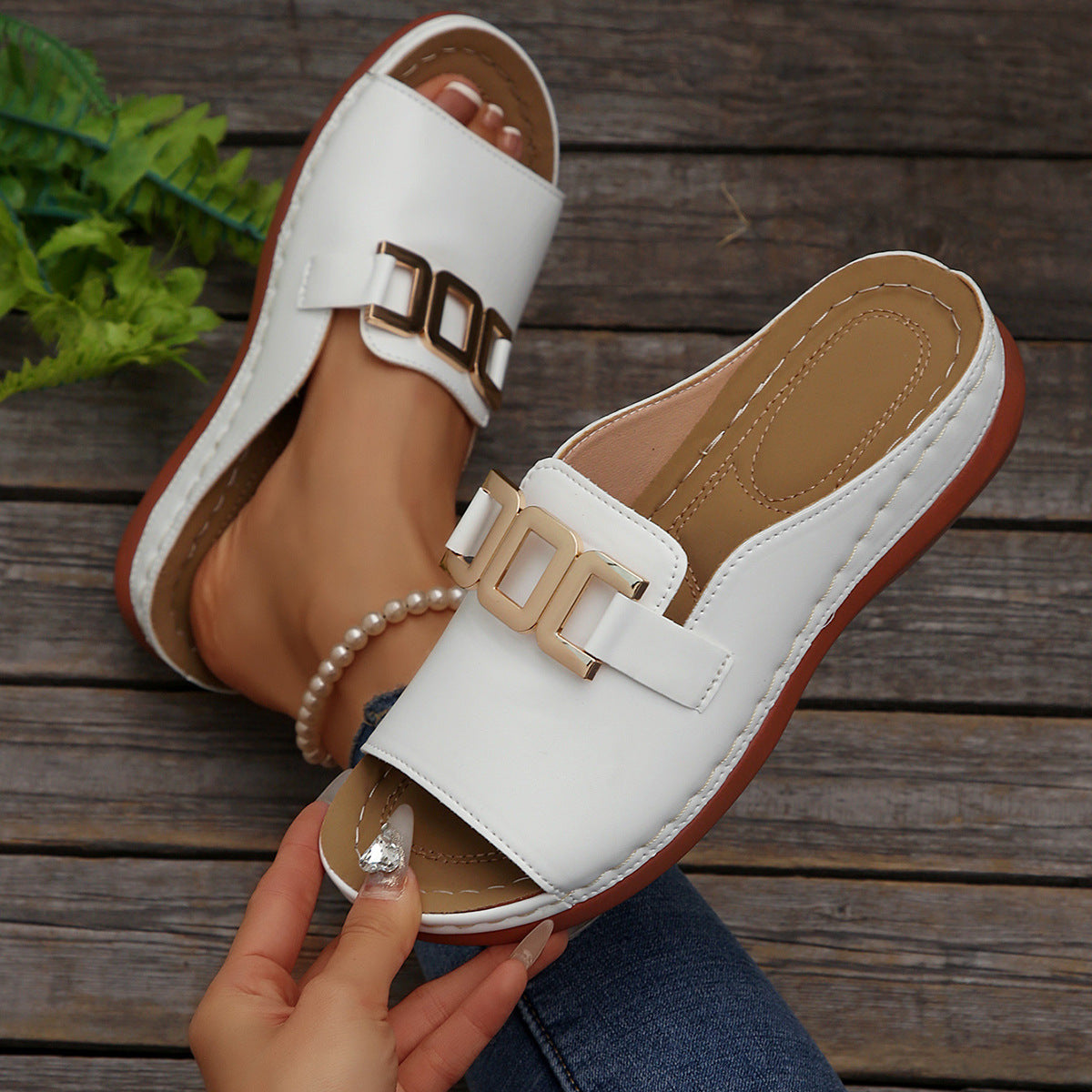 Wedge sandals product photo