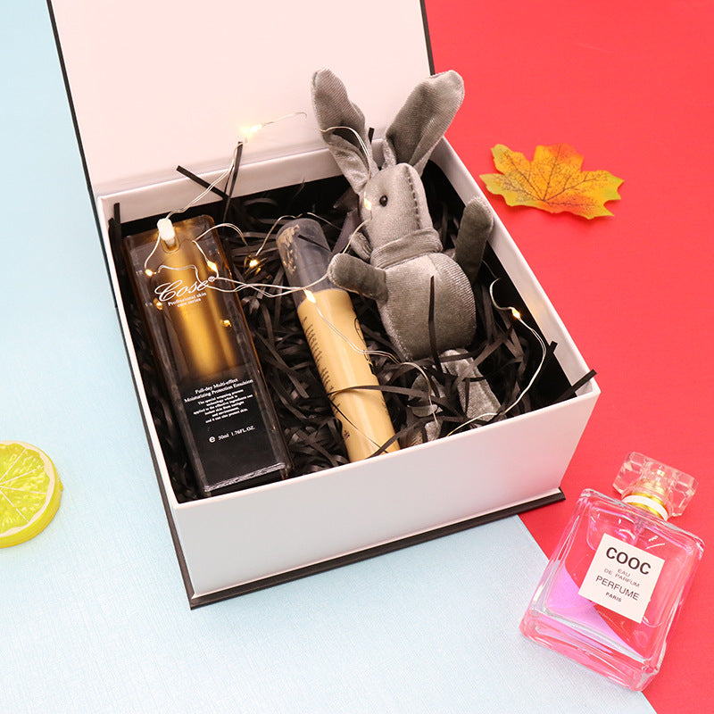 Clamshell gift box, top view