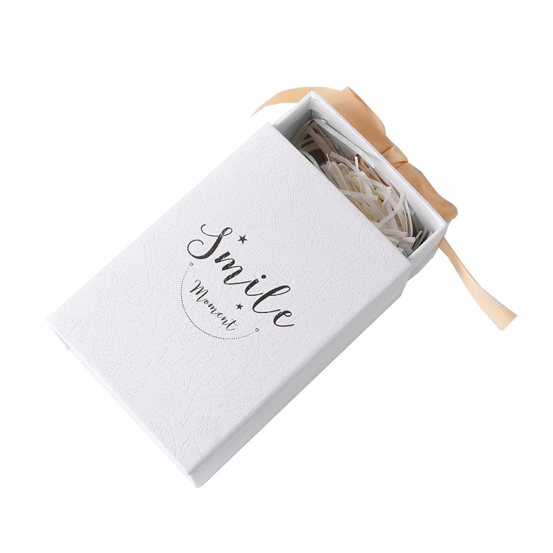 Small gift box in four color options