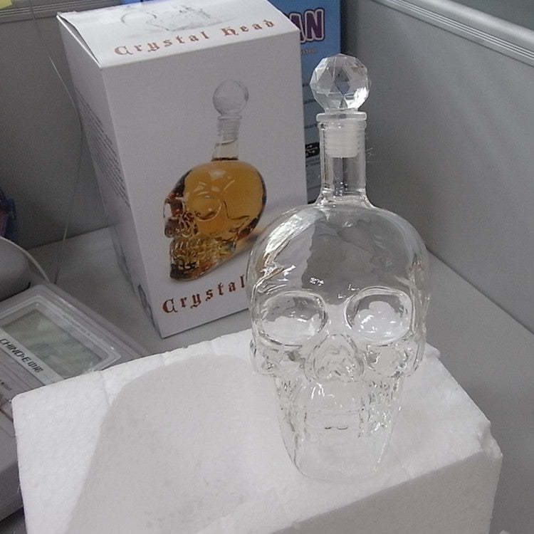 Skull decanter bottle set with small glasses