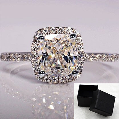 Ring band profile view showing geometric design