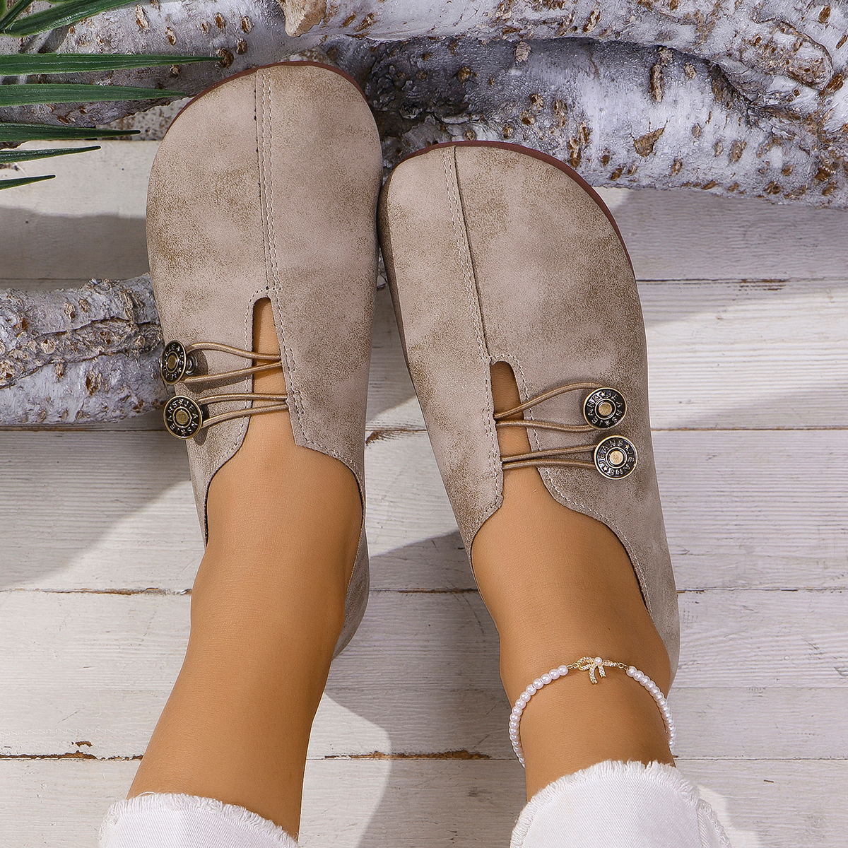 Square toe sandals sole detail