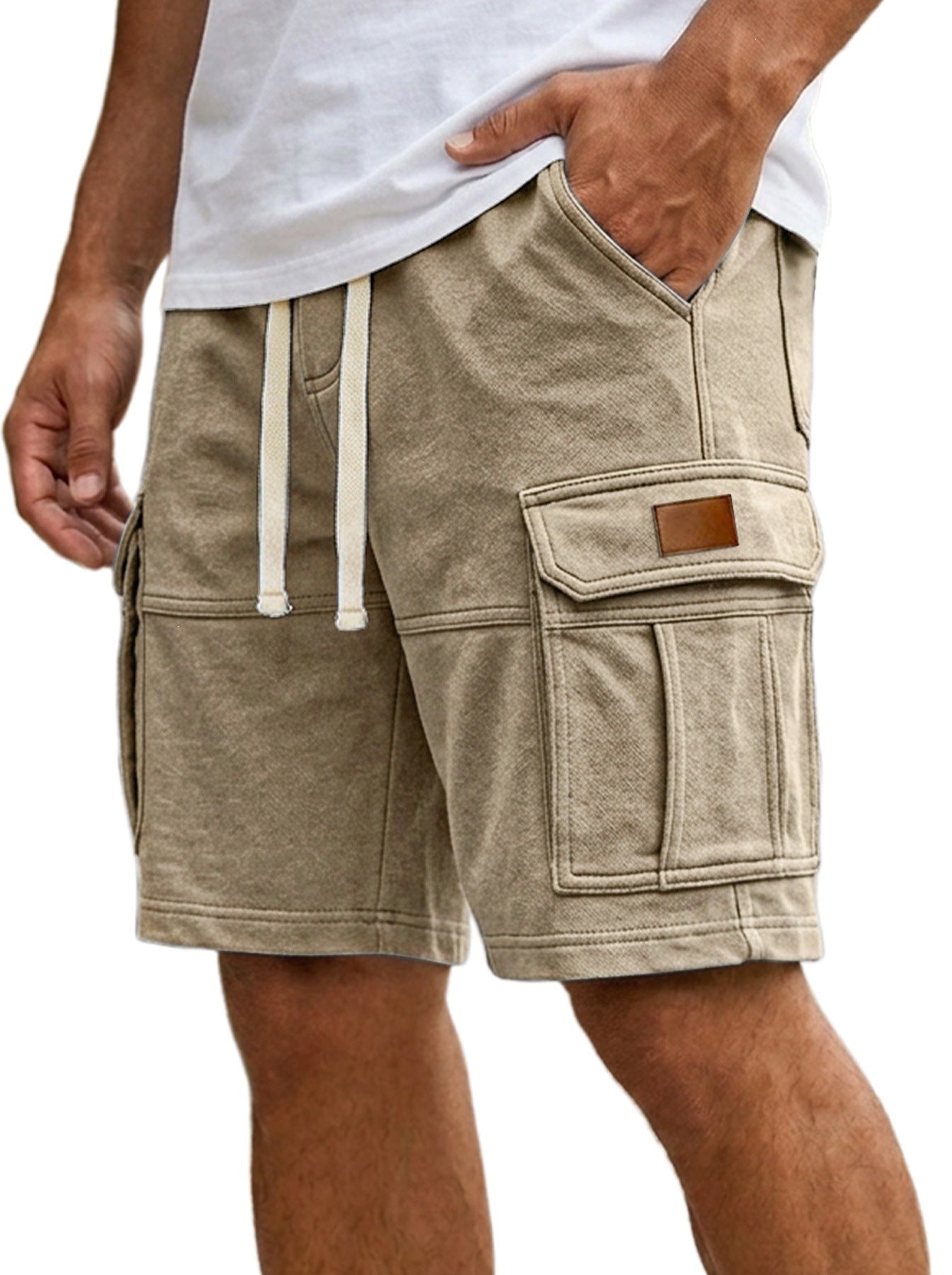 Men's cargo shorts - pocket detail