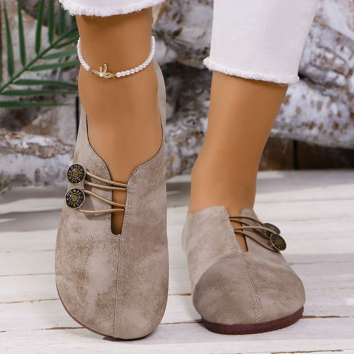 Slip-on sandals color options