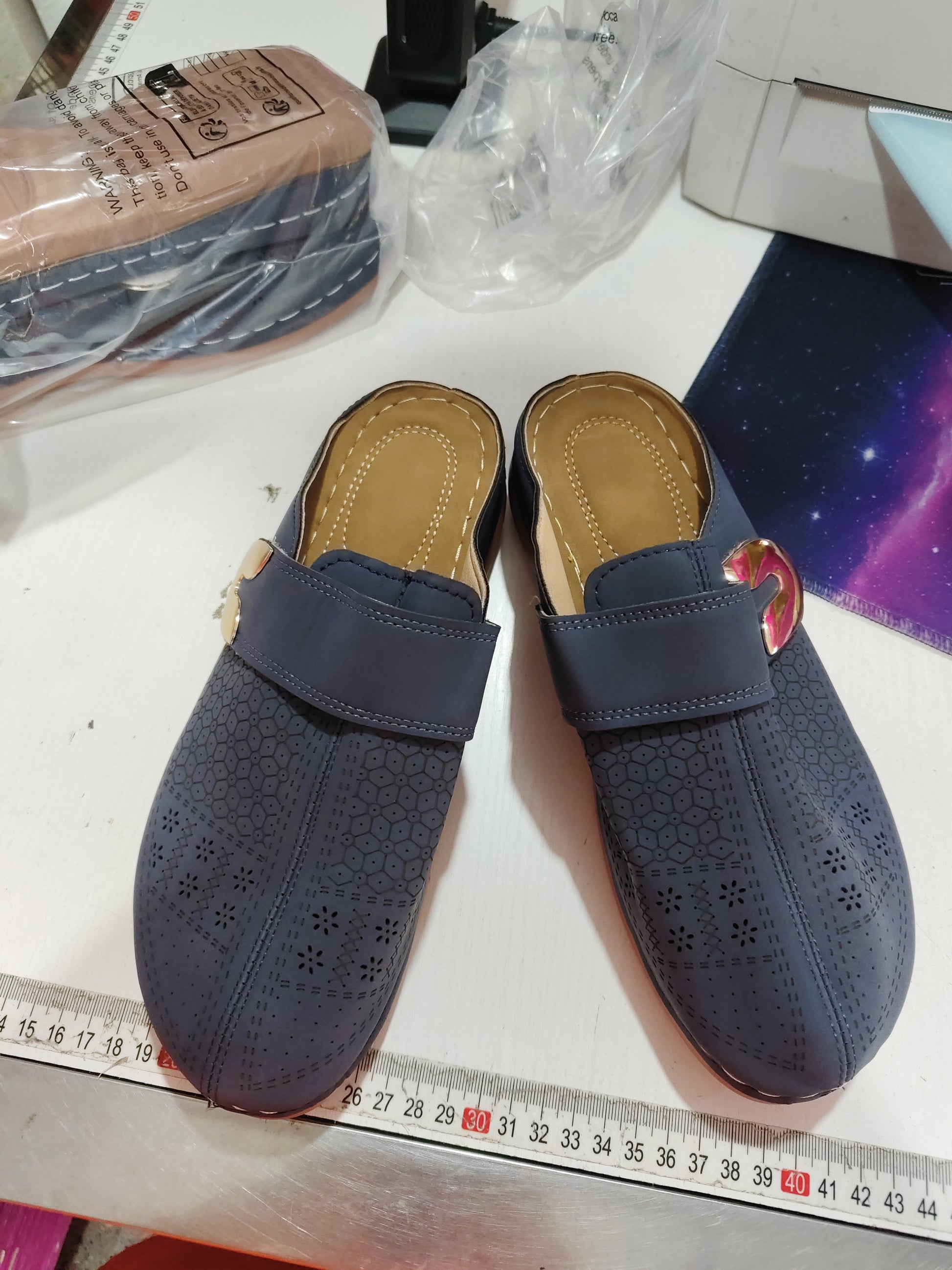 Closed toe sandals actual product photo 2