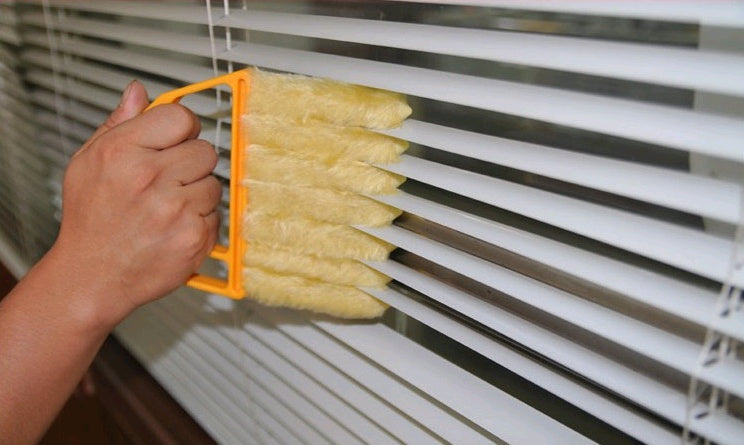 Blind cleaning brush roller detail