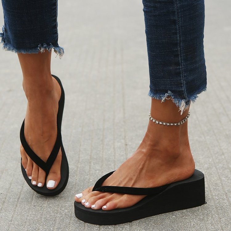 Thick sole flip-flops - sole detail