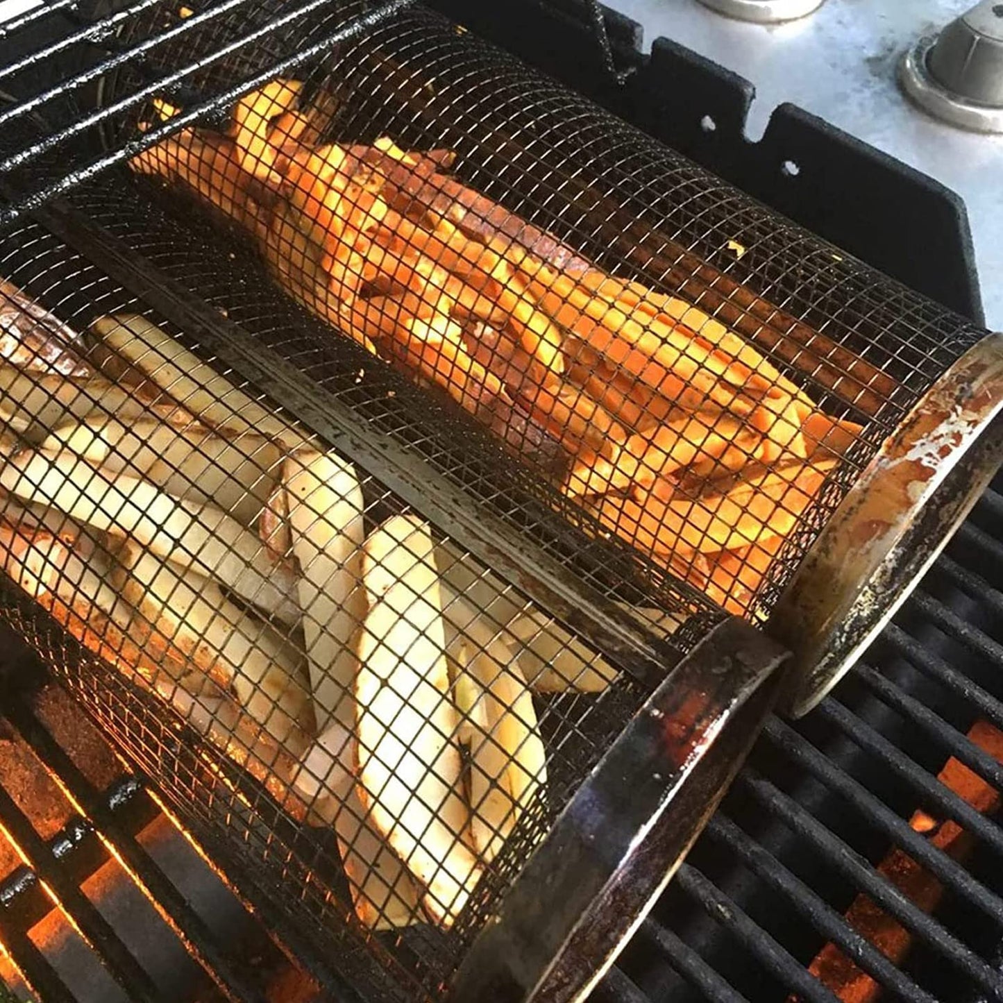 Rolling grill basket with vegetables