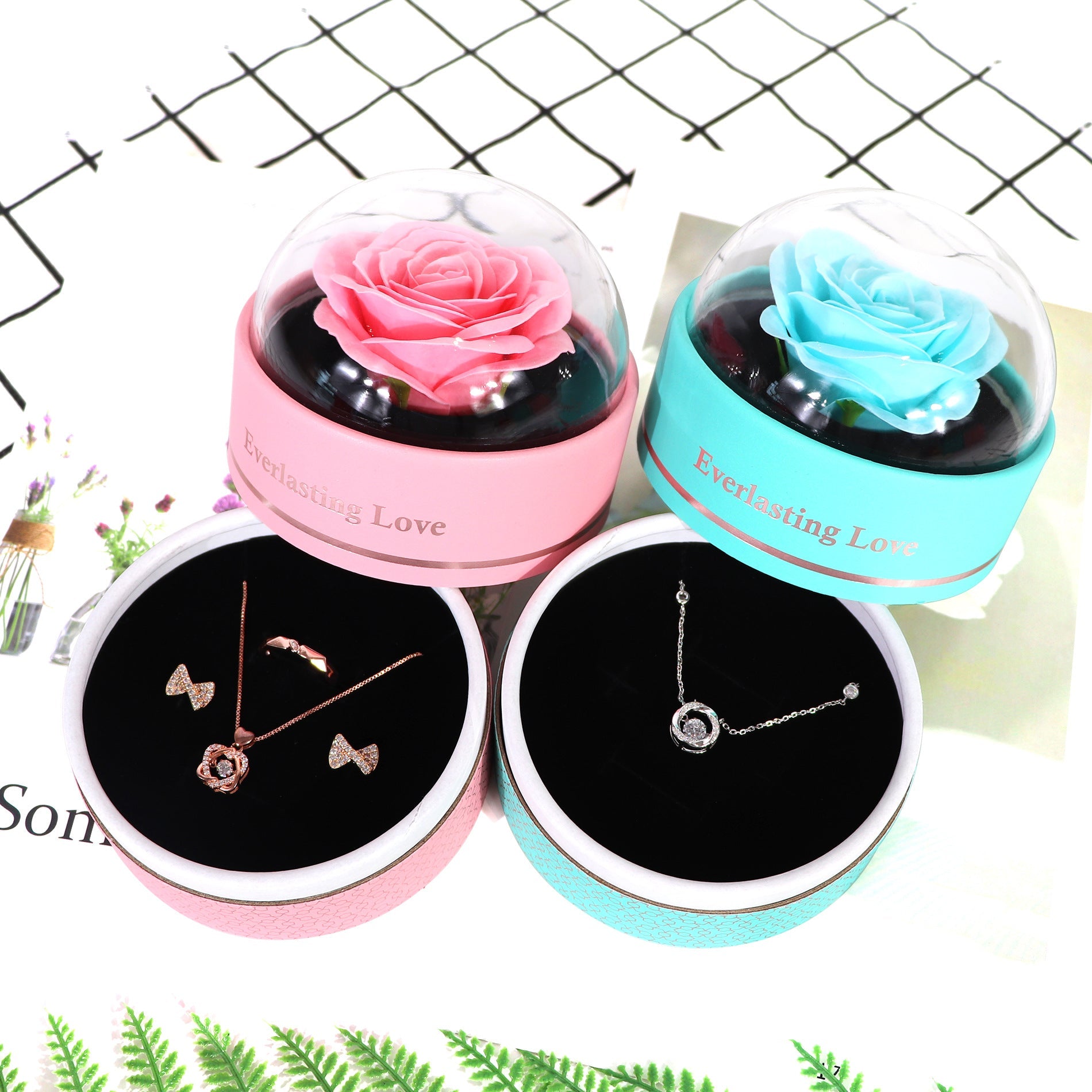 Round jewelry gift box with bronzing finish, pink red and Tiffany blue