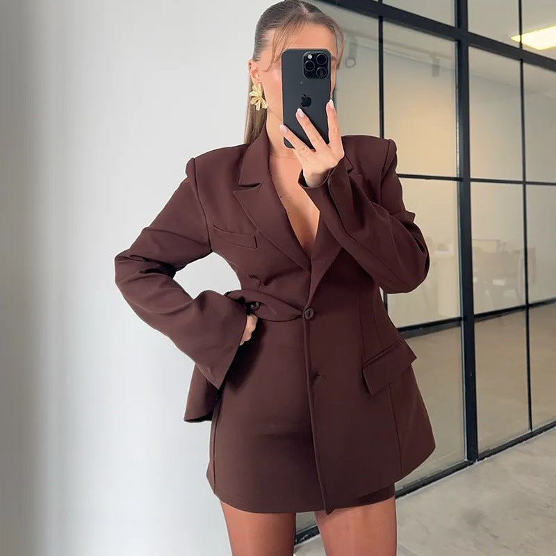 Women's waist-cinched short jacket with lapel and pockets - photo 2 of 6